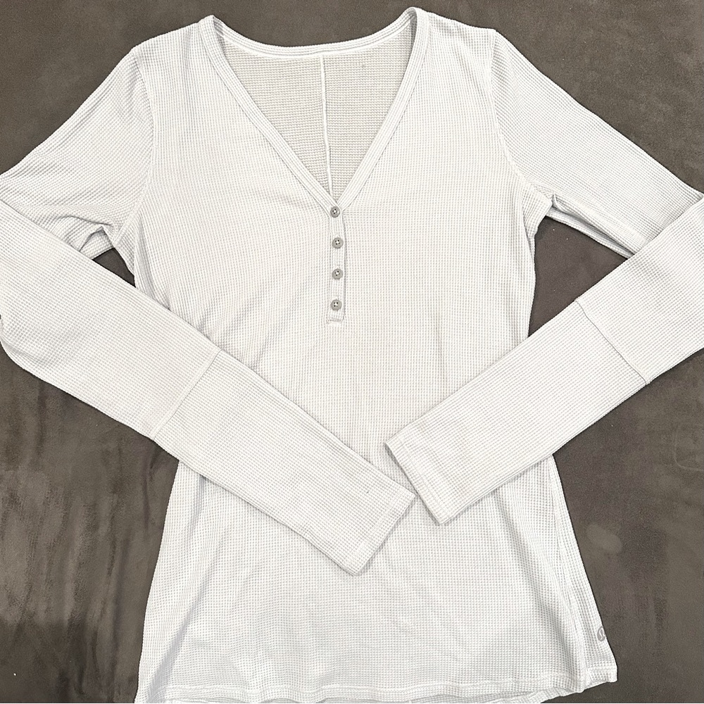 Lululemon Light Gray Henley sz 6